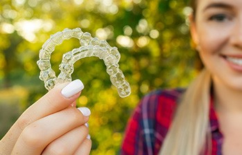 Patient in Bend placing Spark aligner tray